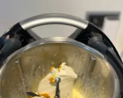 Step <p>Incorporamos el queso mascarpone y la ralladura de naranja, y, programamos 30 seg./vel. 3</p><p>Sacamos a un bol y reservamos, tapado con film, en el frigorífico.</p> illustration