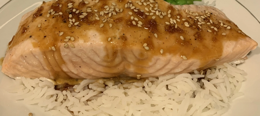 SALMÓN AL VAPOR CON GLASEADO DE SOJA Y JENGIBRE DULCE